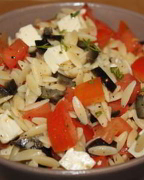 Салат с орзо и брынзой