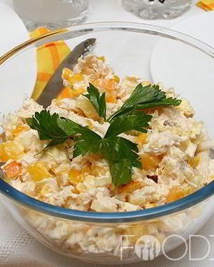 Салат с сыром и ананасом