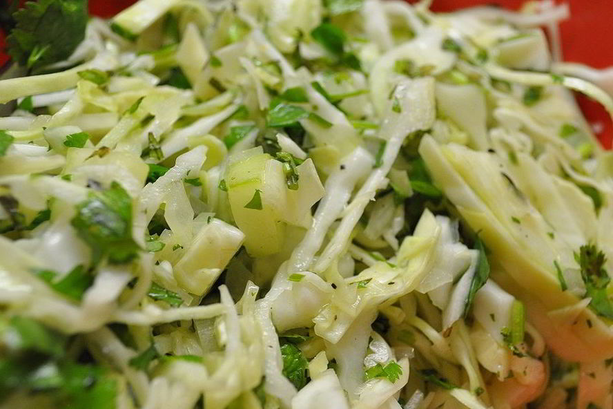 Рецепт салата с яблоком и сельдереем