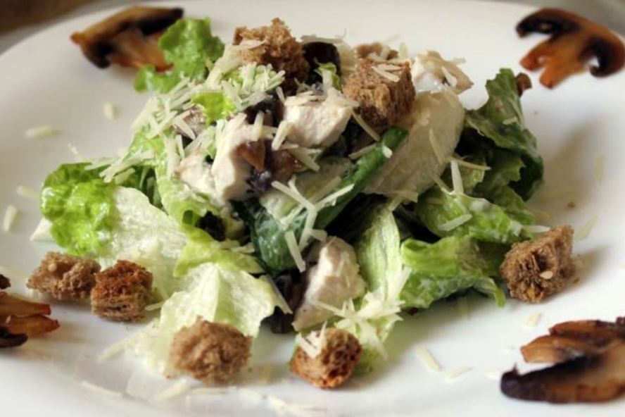 Рецепт грибного взрыва — салата цезарь по-русски