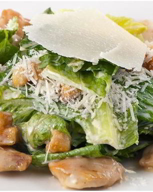 Салат Цезарь с куриной грудкой