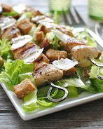 Салат Цезарь с курицей гриль