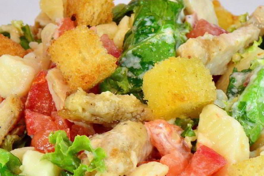 Рецепт салата цезарь с курицей и адыгейским сыром