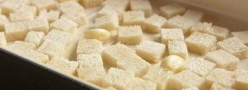 салат цезарь с курицей по-домашнему. Шаг 3