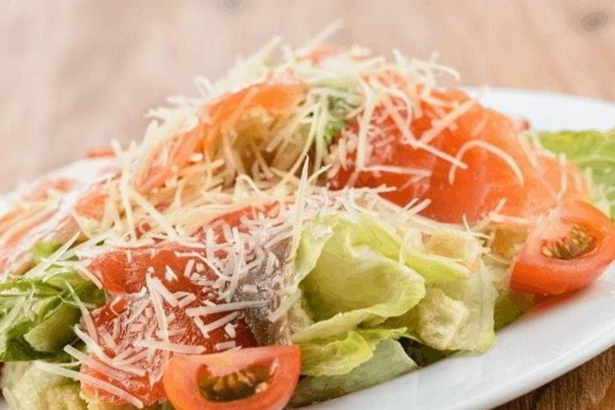 Рецепт салата цезарь с семгой