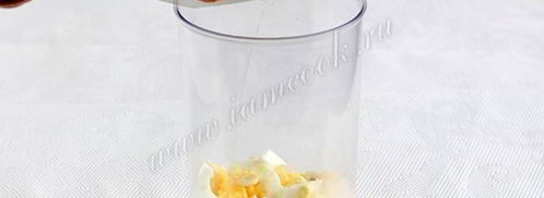 соус для салата цезарь на йогурте. Шаг 6