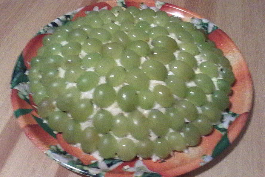 Рецепт слоеного салата с виноградом