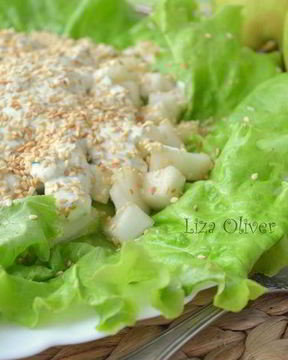 Свежий летний салат с фетой и огурцом