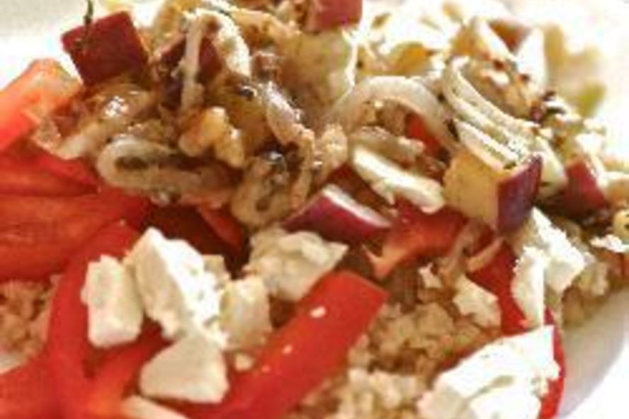 Рецепт теплого салата с булгуром, грушей и горгонзолой