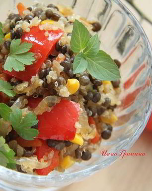 Тeплый салат с черной чечевицей и киноа