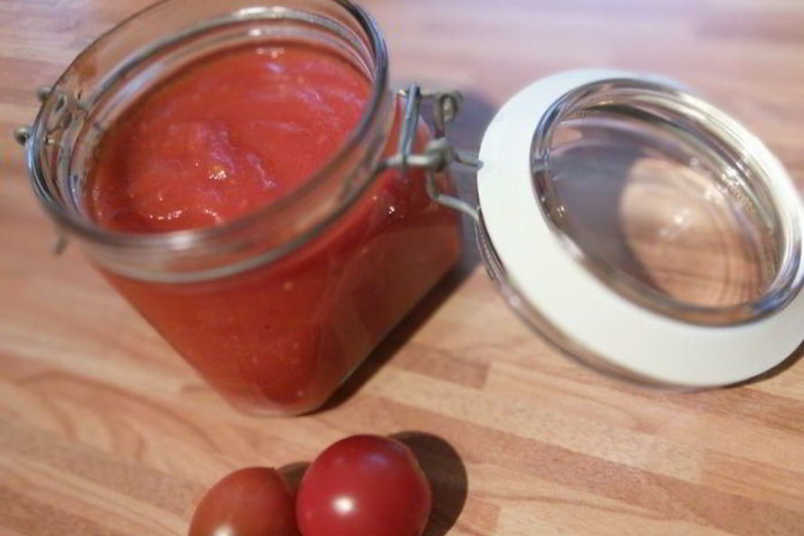 Рецепт домашнего томатно-яблочный кетчуп со свежими пряными травами