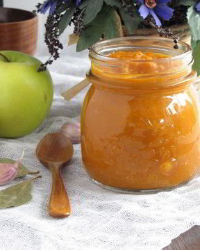 Пряный кетчуп с яблоками и карри