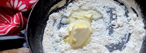 густой крем бешамель на сковороде. Шаг 5