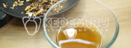 соус из сухих грибов со сметаной. Шаг 5