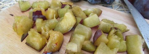 соус-конфитюр из слив и можжевельника. Шаг 3