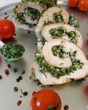 Филе индейки с соусом песто из укропа