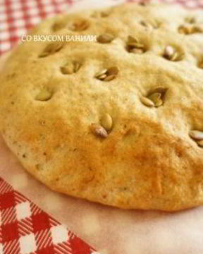 Фокачча с соусом песто и тыквенными семечками