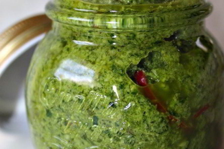 Рецепт песто из зелени петрушки с перцем чили