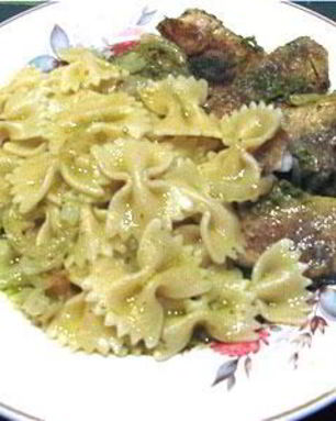 Рыба под соусом песто в горшочках