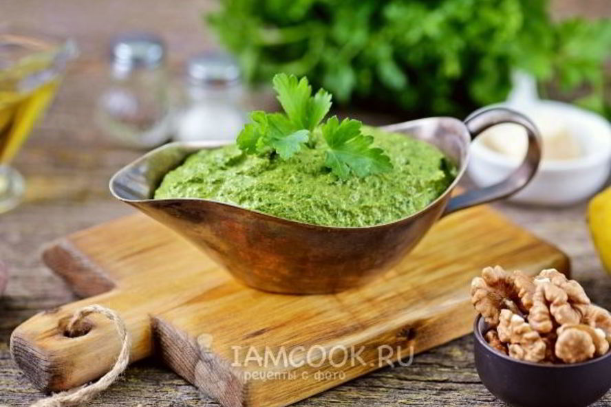 Рецепт соуса песто из первой зелени
