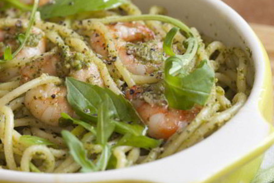 Рецепт спагетти с соусом песто и королевскими креветками