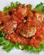 Фрикадельки в соусе сальса