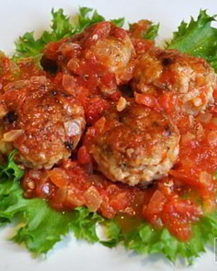 Фрикадельки в соусе сальса