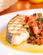 Палтус с соусом сальса