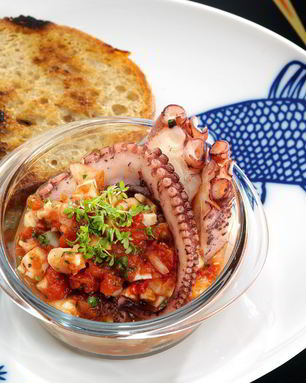 Сальса с кальмарами и осьминогом