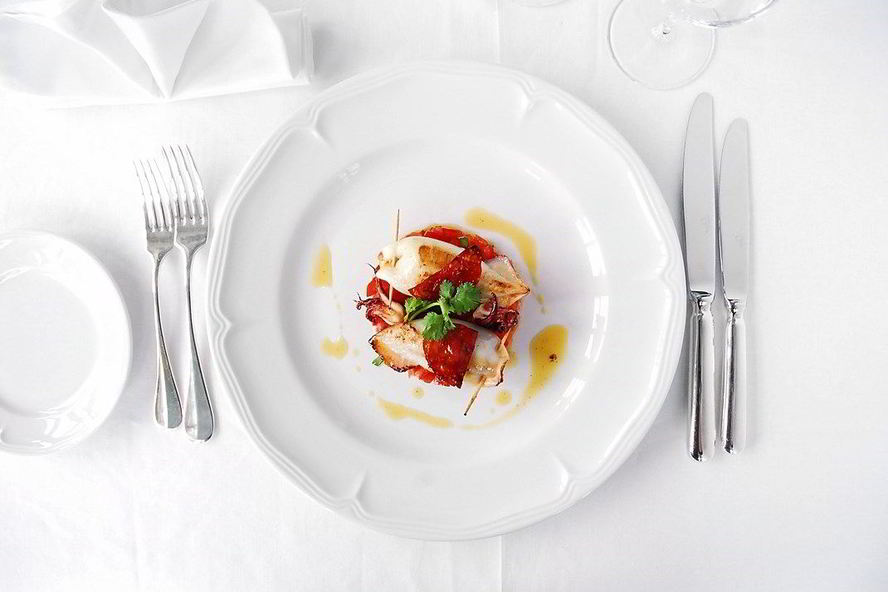 Рецепт фаршированных кальмаров на тартаре из томатов