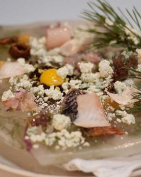 Строганина, тартар и солонина из омуля на льду