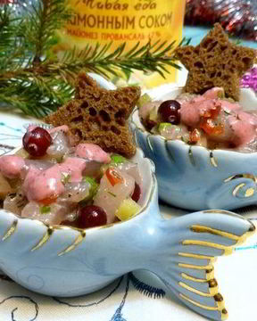 Тартар из муксуна с брусничным соусом