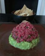 Тартар из тунца с авокадо