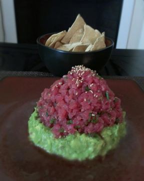 Тартар из тунца с авокадо