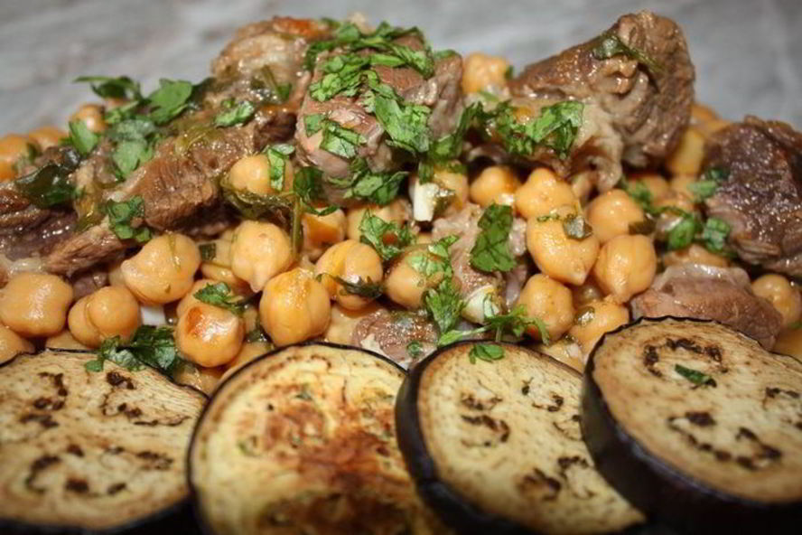 Рецепт ароматной говядины с нутом и ткемали