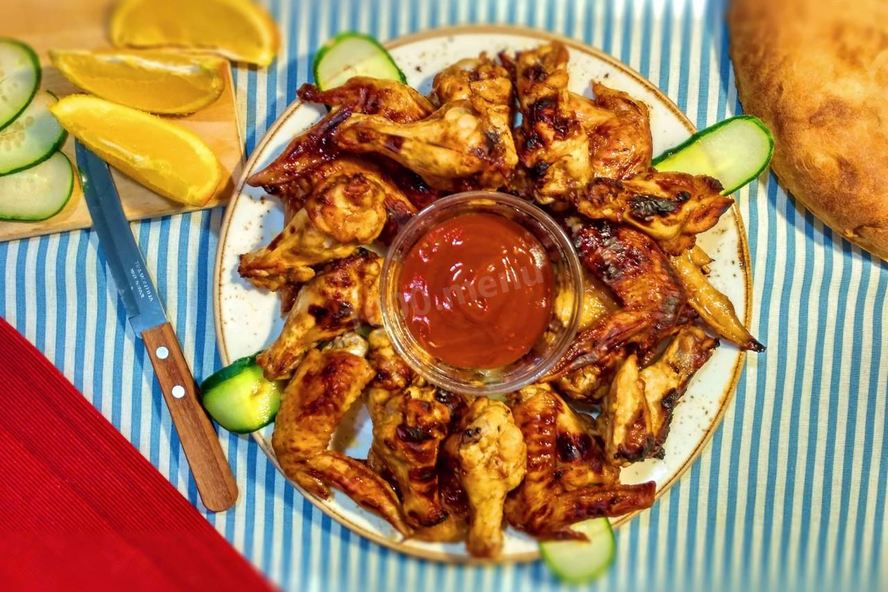 Рецепт куриных крылышек с медом солодом и ткемали