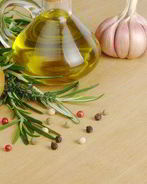 Теплая заправка с чесноком и розмарином
