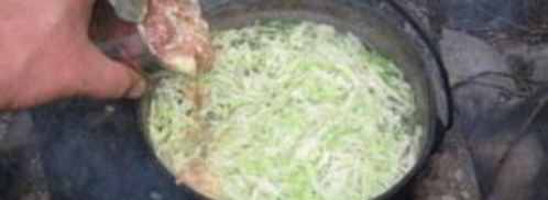 борщ на тушенке. Шаг 3