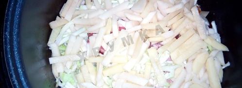 борщ со свининой в мультиварке. Шаг 8