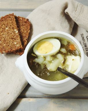 Зеленый борщ из щавеля