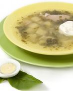 Зеленый борщ со сметаной