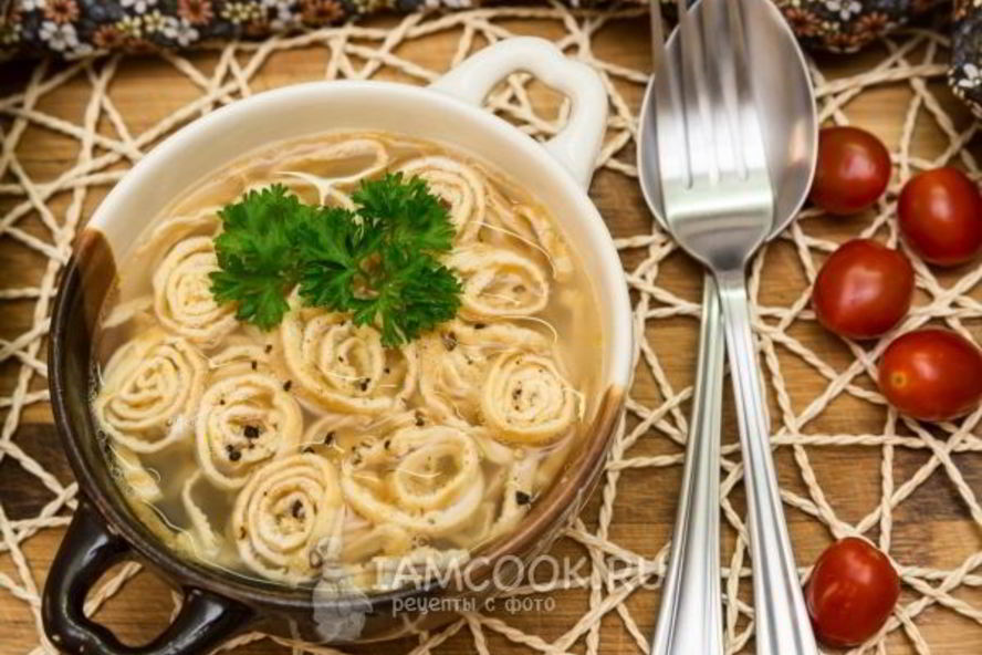 Рецепт бульона с лапшой из яичных блинчиков