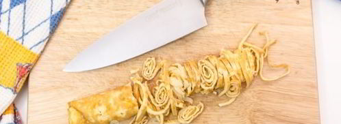 бульон с лапшой из яичных блинчиков. Шаг 6