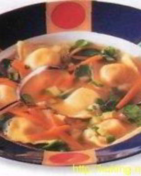 Бульон с овощами и равиоли