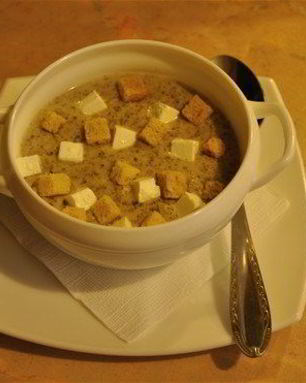 Крем-суп из шампиньонов на курином бульоне