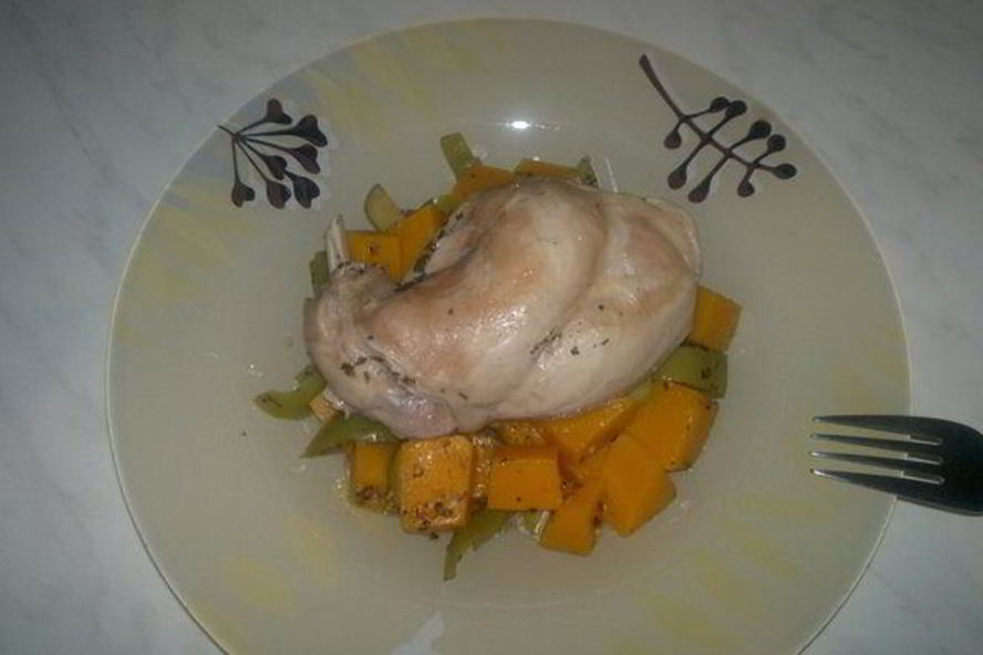 Рецепт кролика в прованском бульоне с тушеной тыквой и перцем