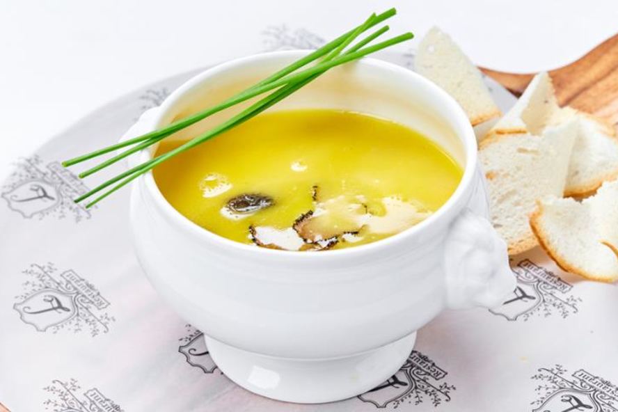 Рецепт куриного бульона со сморчками и черным трюфелем