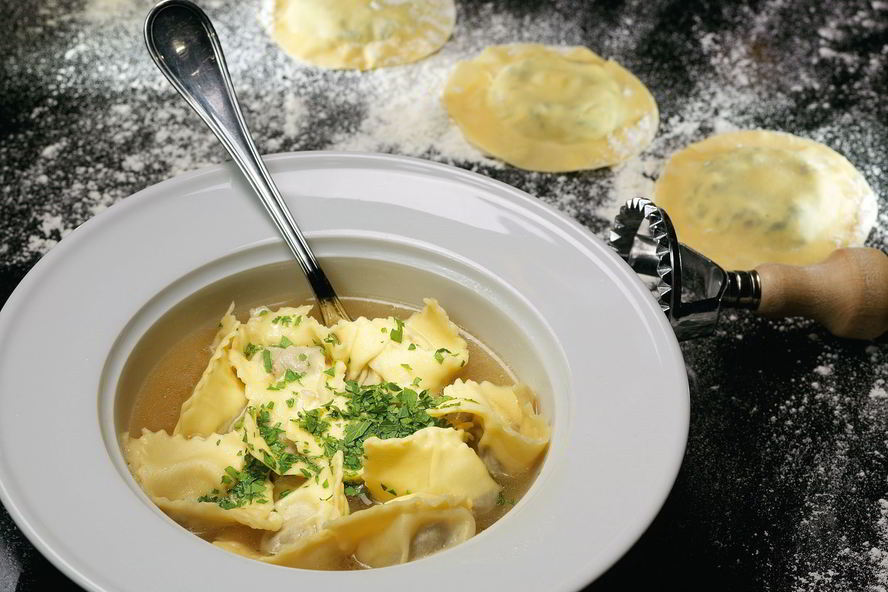 Рецепт равиолей с говядиной в курином бульоне