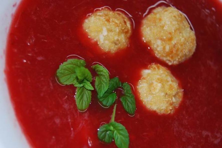 Рецепт фруктового супа с творожными шариками