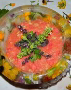 Арбузный гаспачо в ледяной тарелке